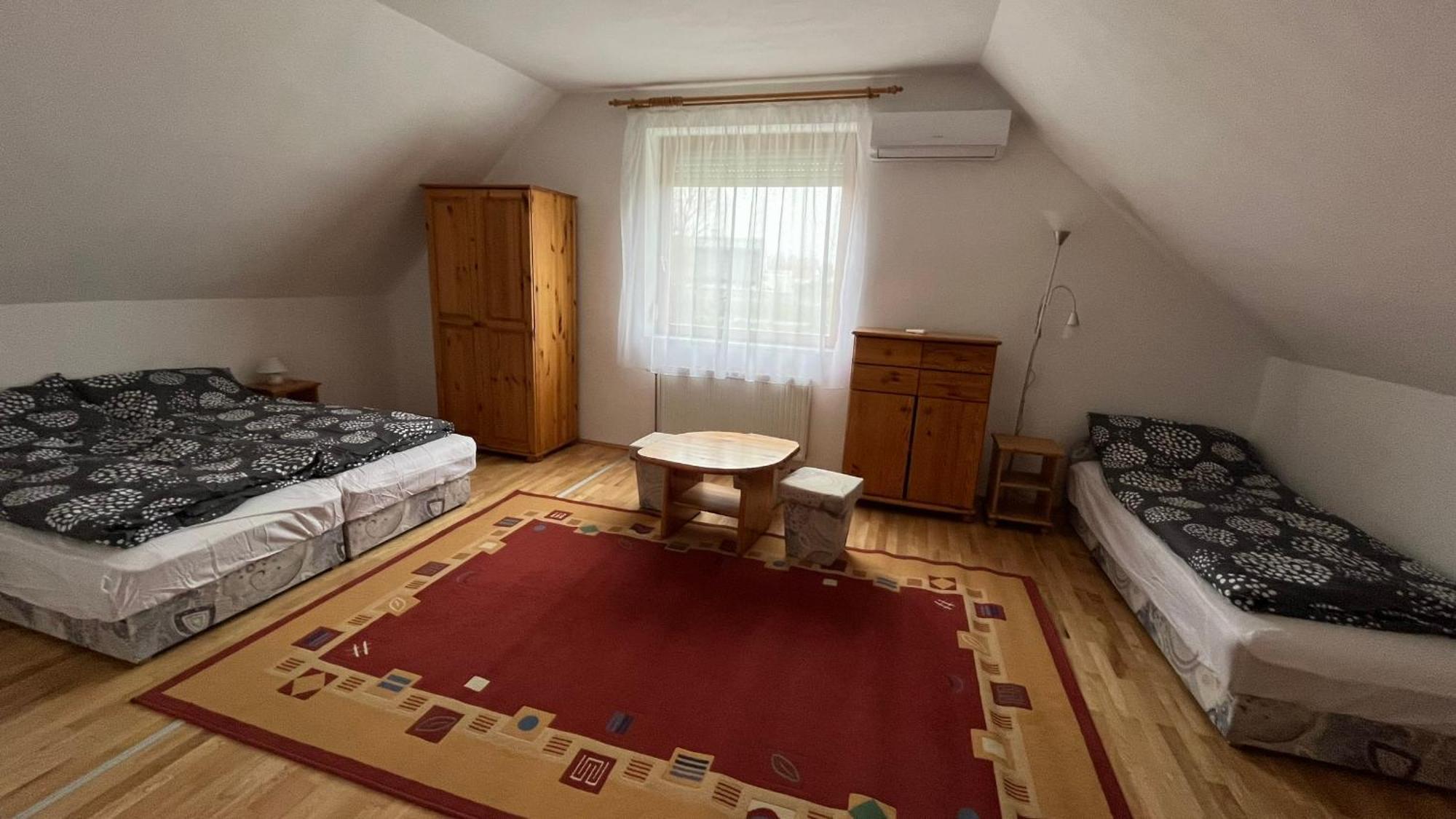 Boezsi Apartman Sárvár 外观 照片
