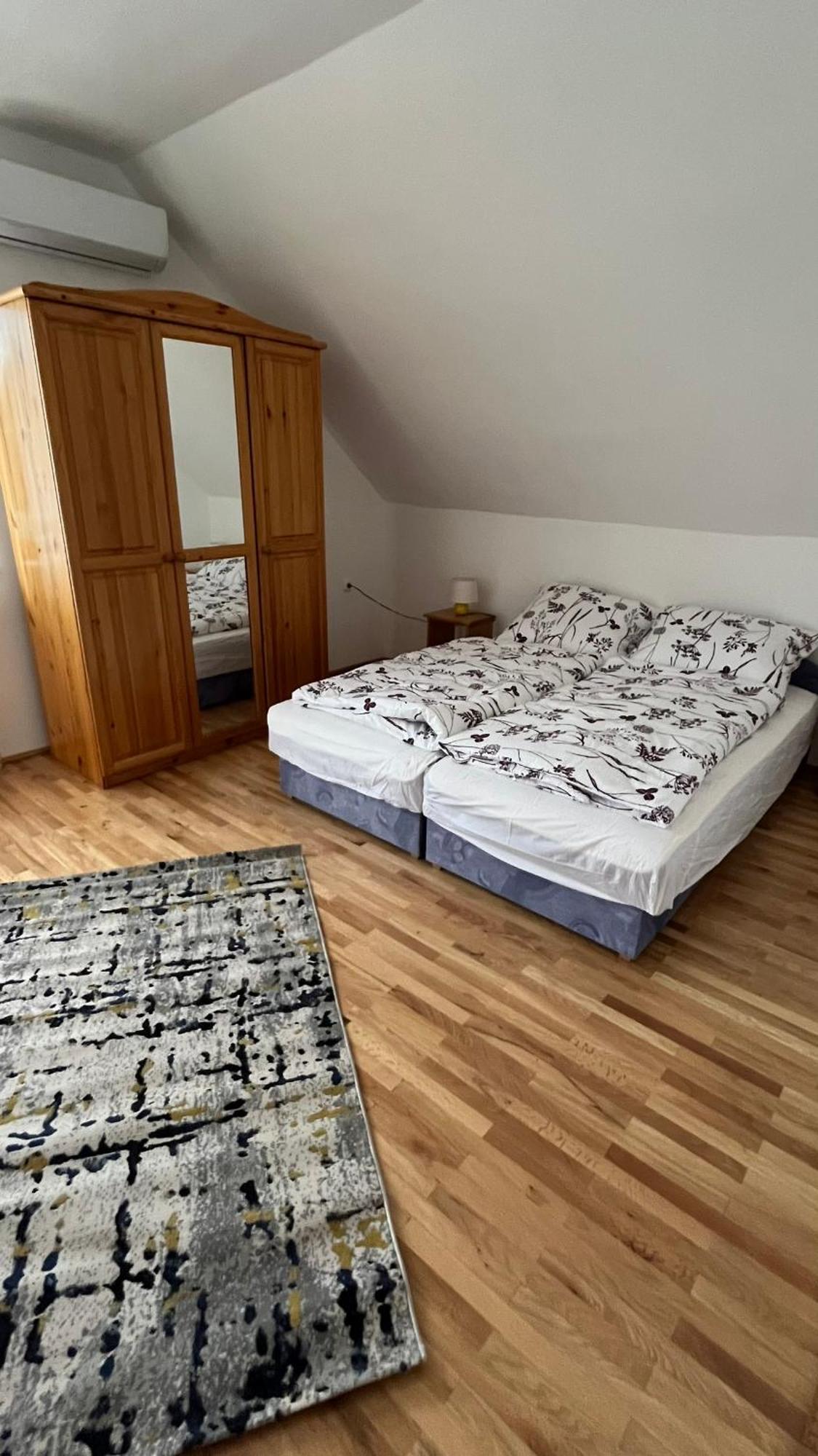 Boezsi Apartman Sárvár 外观 照片